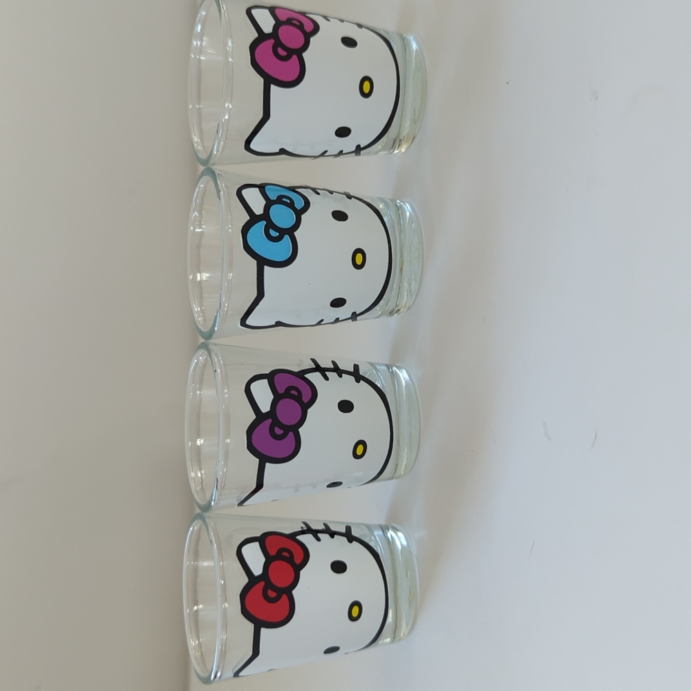 NWT Hello Kitty Shot Glasses - Picture 2 of 4
